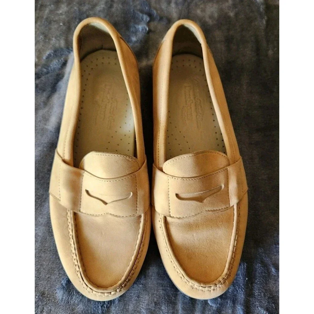Tan rockport loafers size 8 Wide Mens